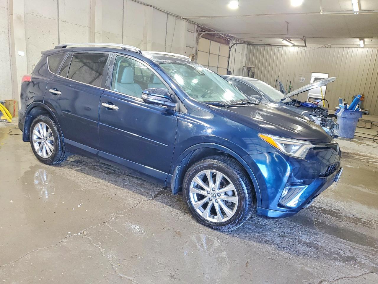2017 TOYOTA RAV4 PLATINUM photo 7