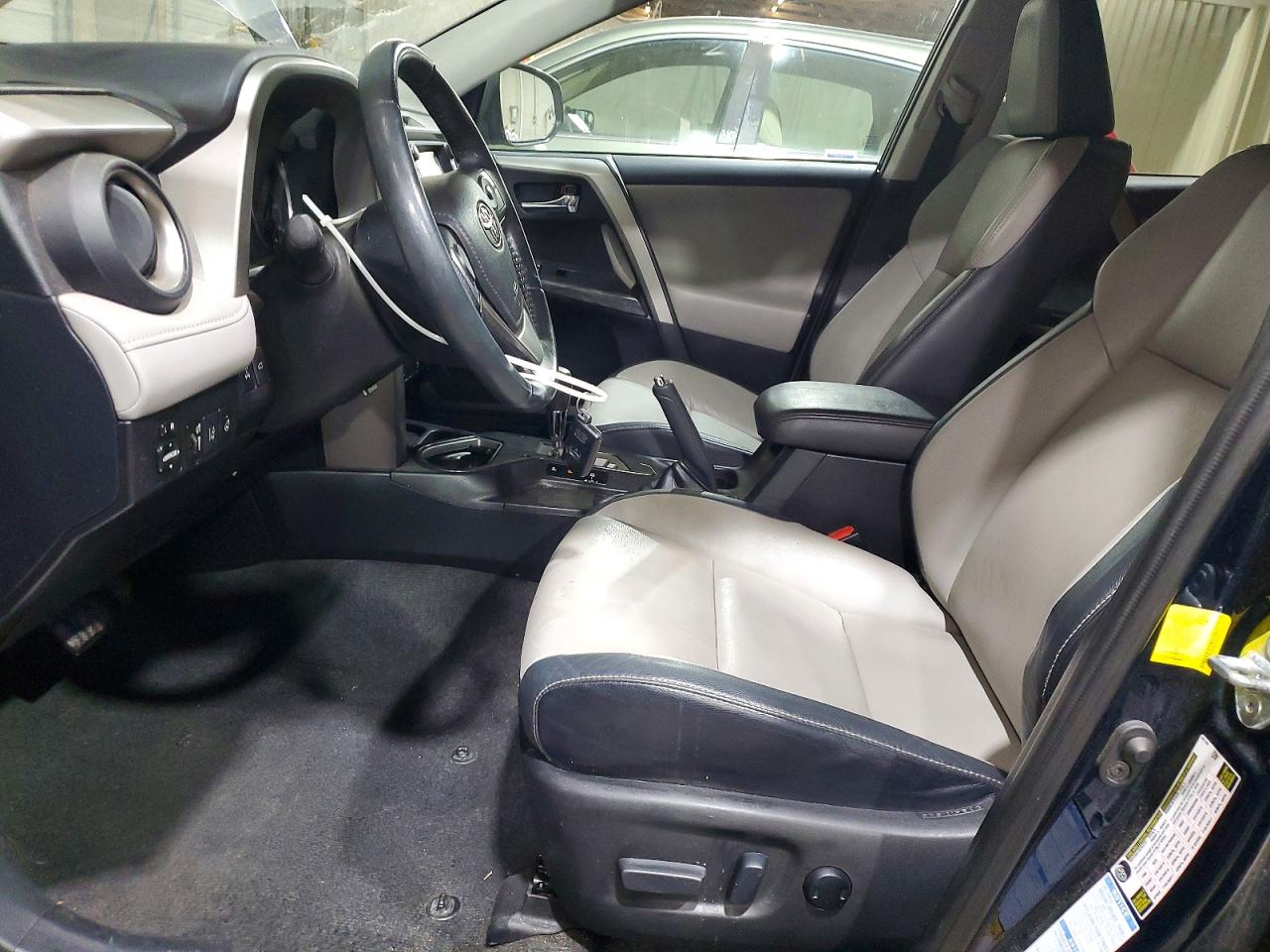 2017 TOYOTA RAV4 PLATINUM photo 13