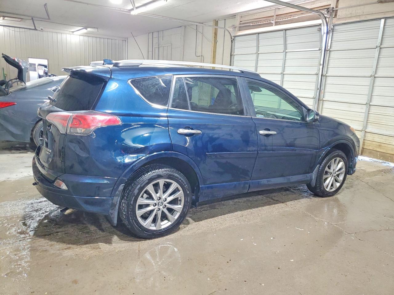 2017 TOYOTA RAV4 PLATINUM photo 5