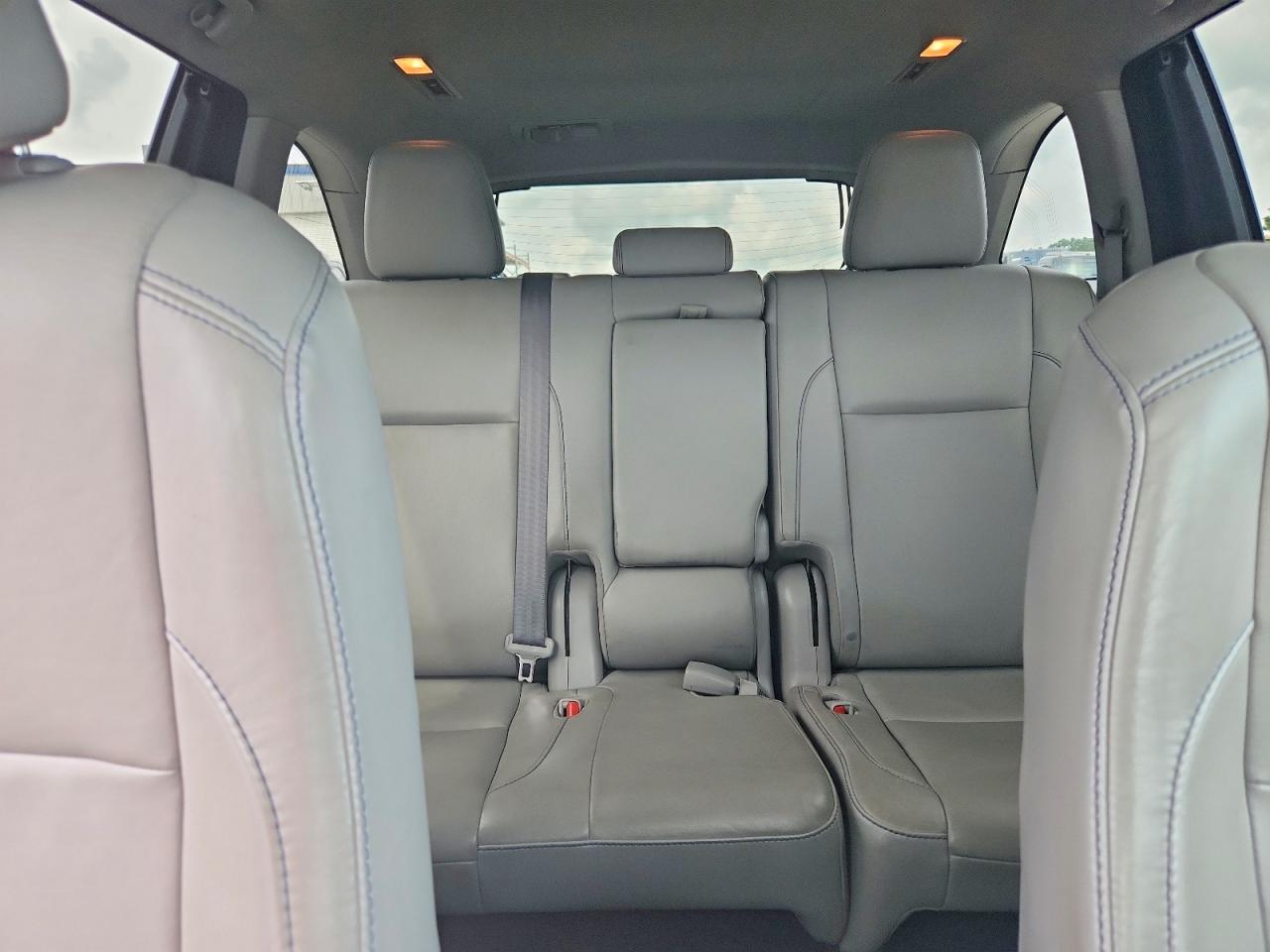 2016 TOYOTA HIGHLANDER XLE photo 19