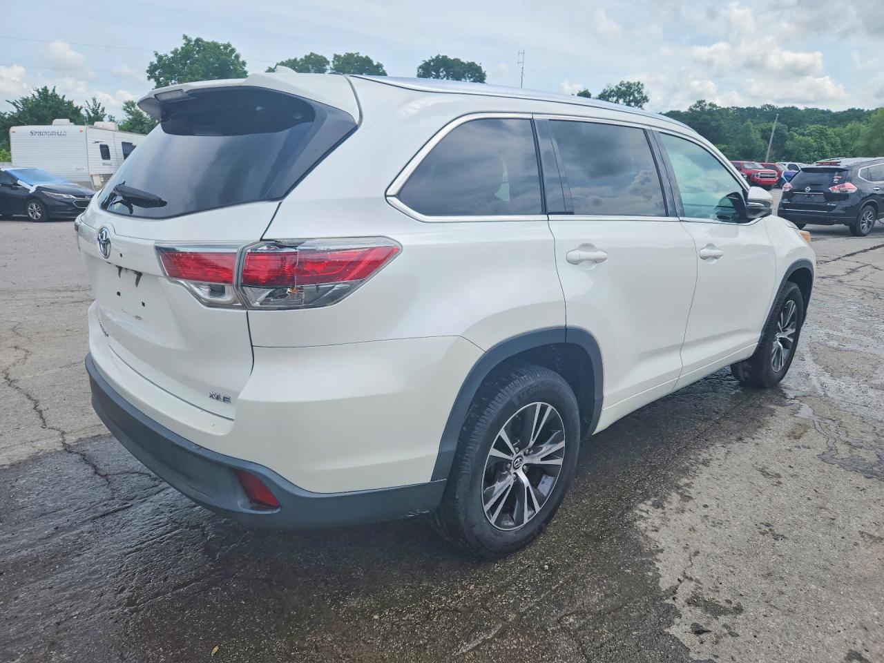 2016 TOYOTA HIGHLANDER XLE photo 5