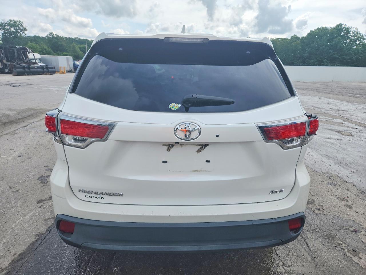 2016 TOYOTA HIGHLANDER XLE photo 11
