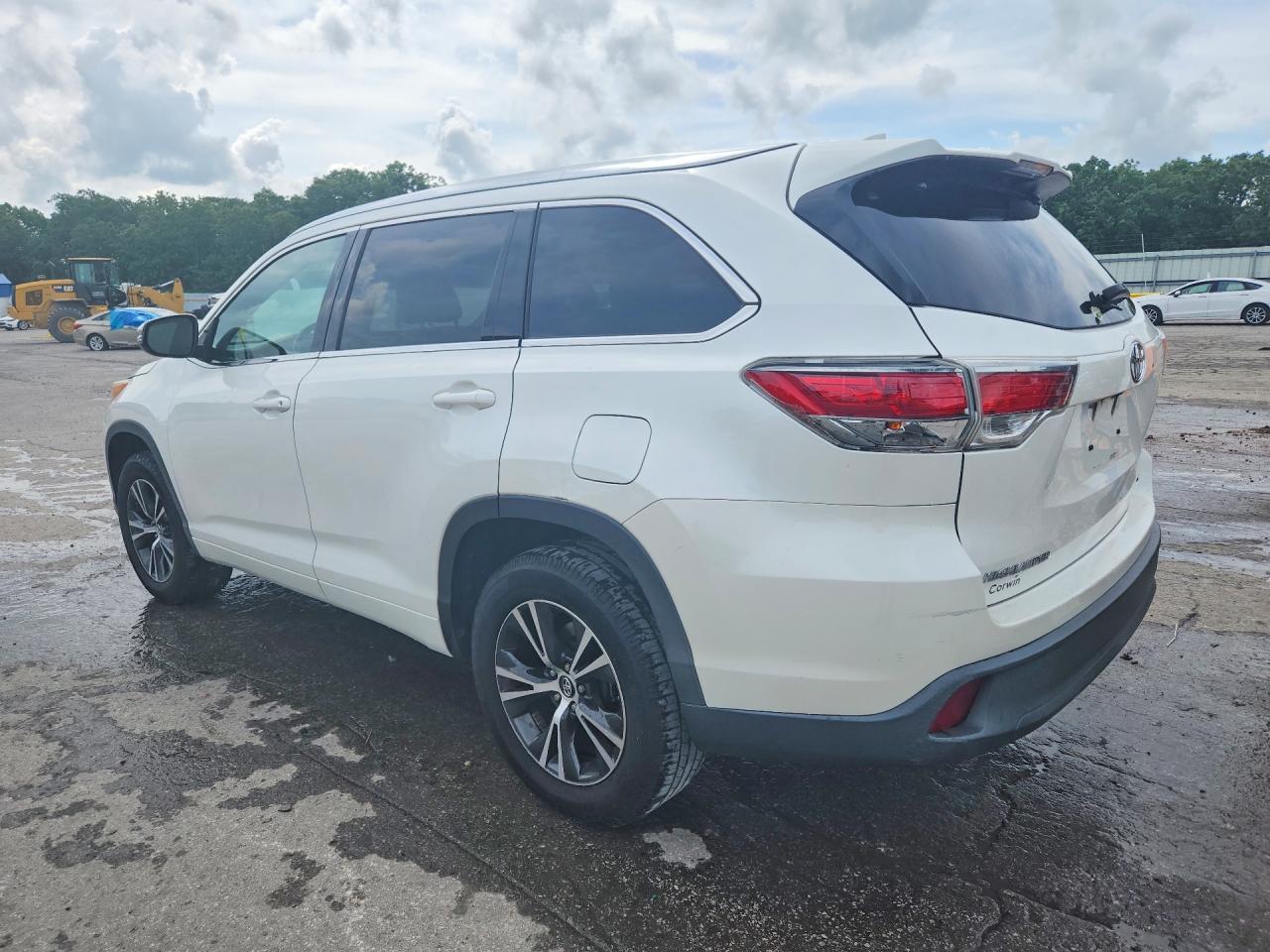 2016 TOYOTA HIGHLANDER XLE photo 3