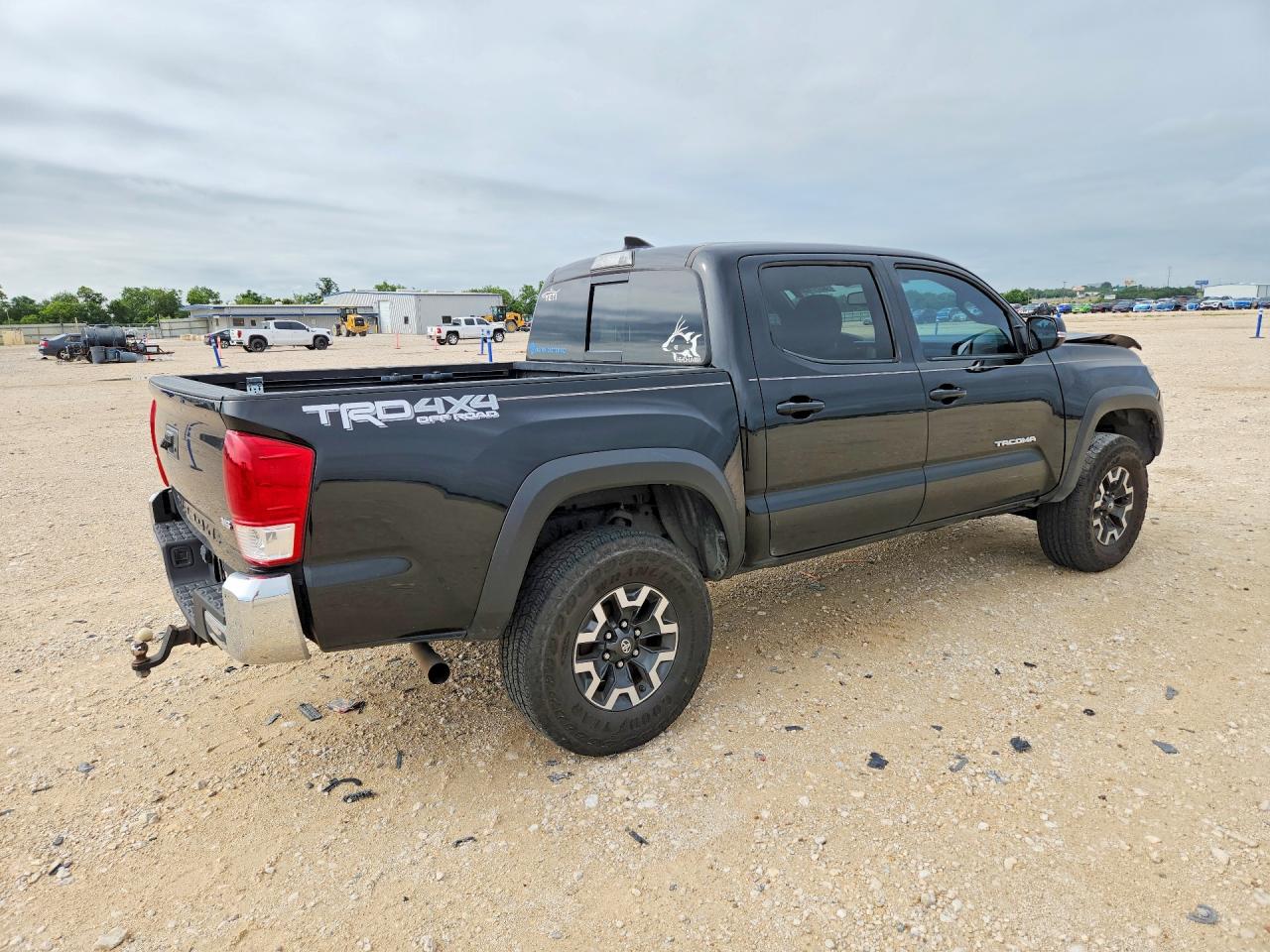 2017 TOYOTA TACOMA TRD OFF-ROAD photo 5