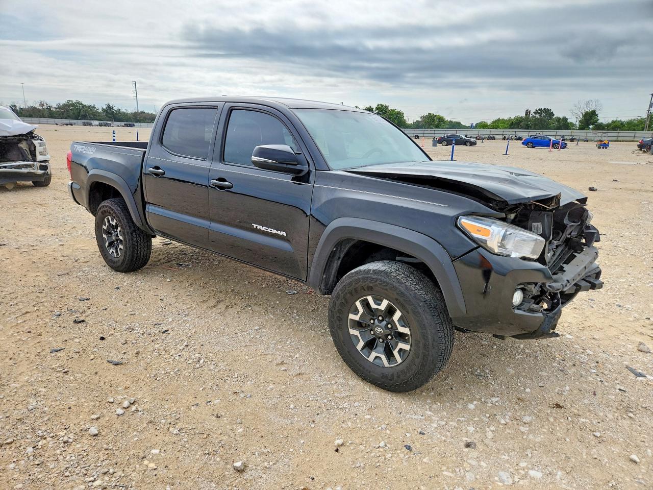 2017 TOYOTA TACOMA TRD OFF-ROAD photo 7