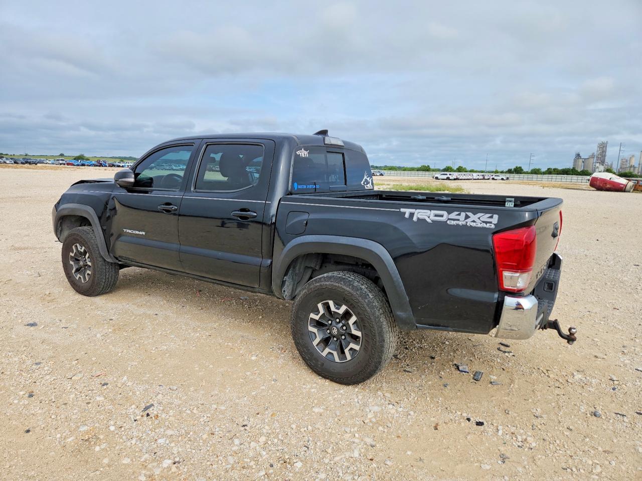 2017 TOYOTA TACOMA TRD OFF-ROAD photo 3