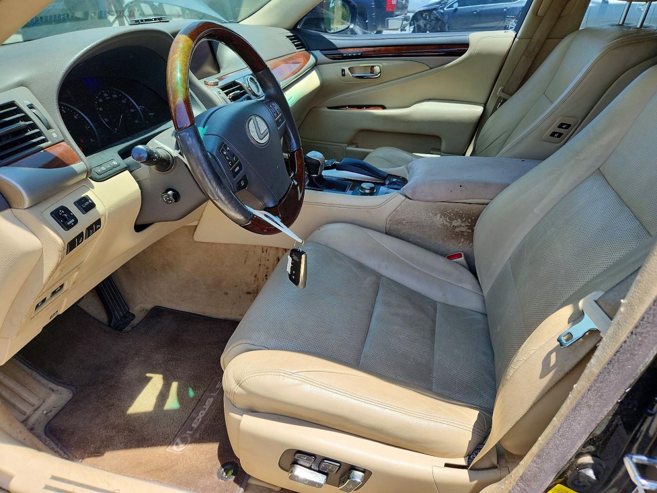 2013 LEXUS LS 460 photo 19