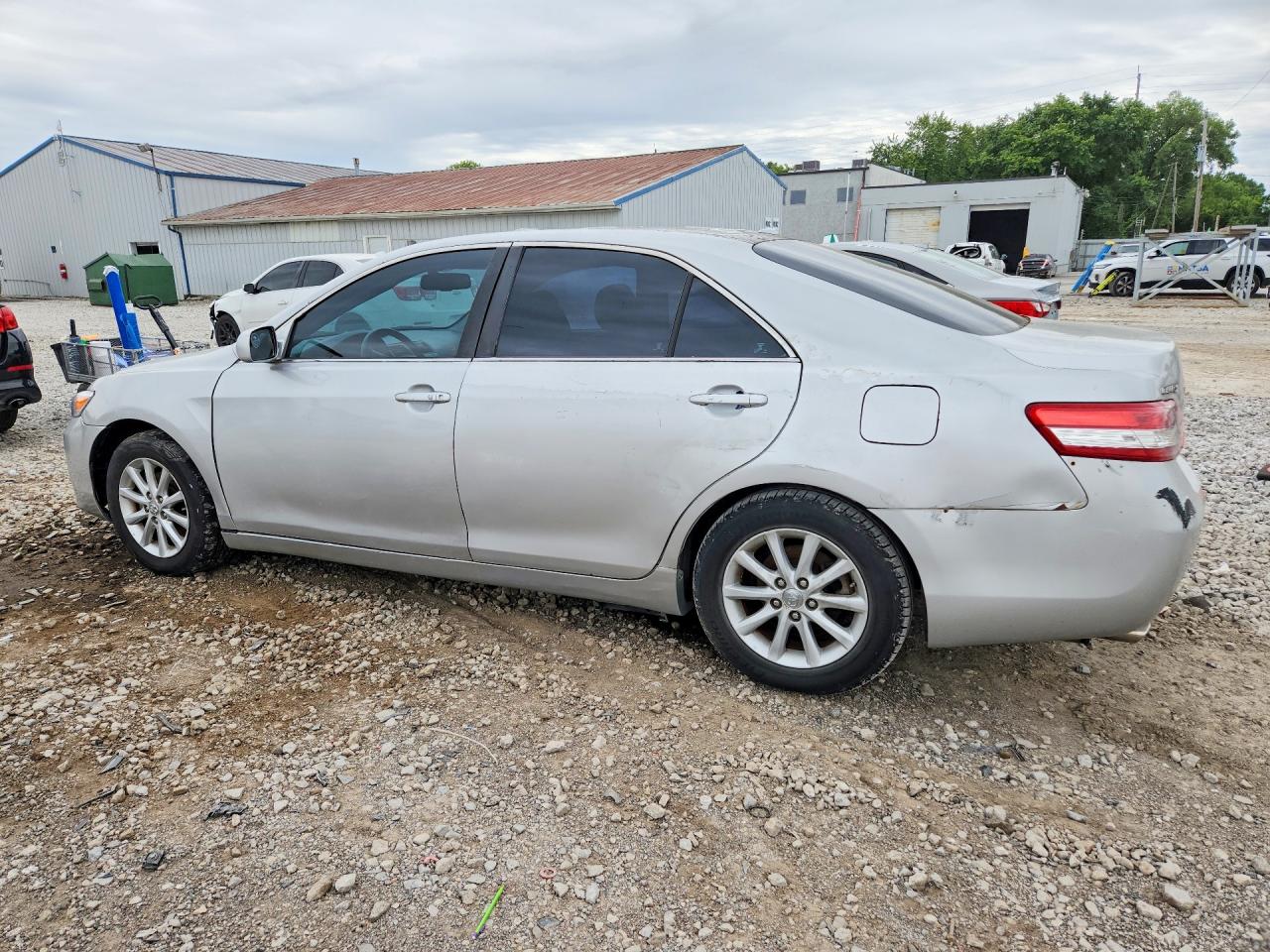 2010 TOYOTA CAMRY XLE V6 photo 4