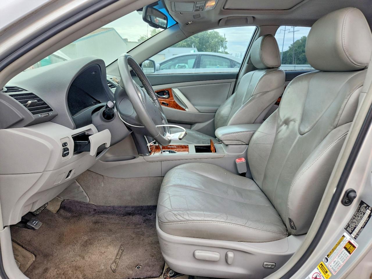 2010 TOYOTA CAMRY XLE V6 photo 19