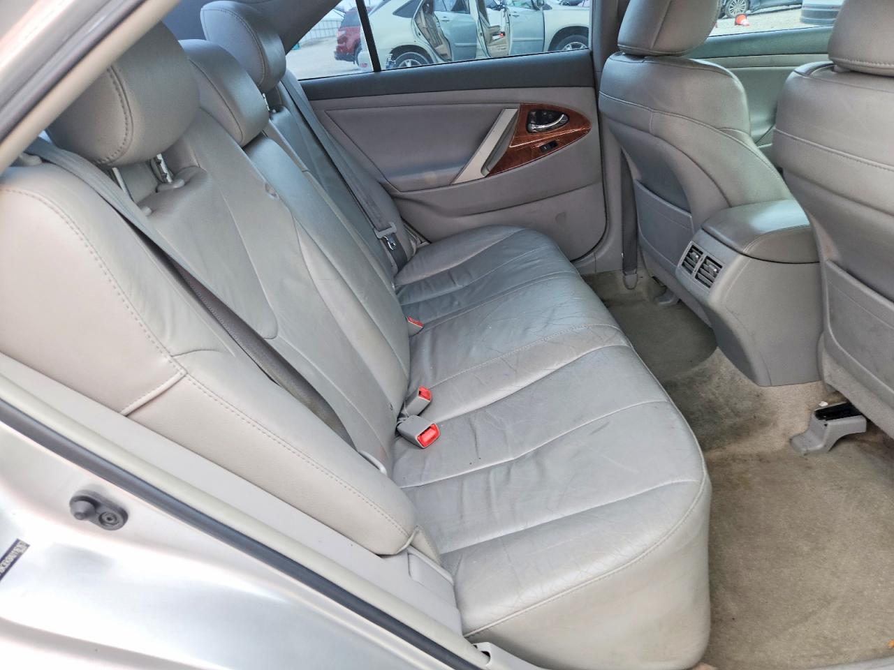 2010 TOYOTA CAMRY XLE V6 photo 28