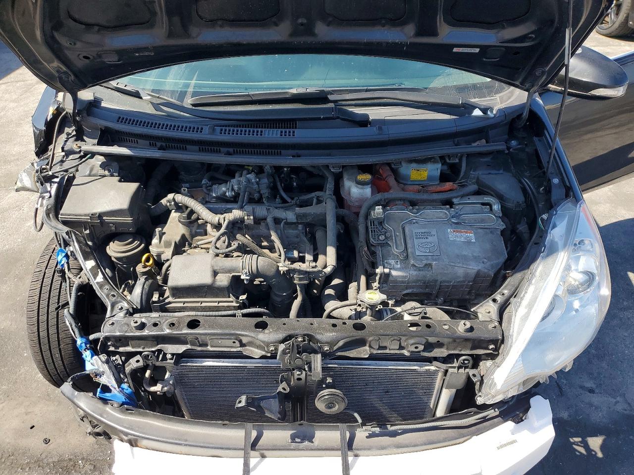 2013 TOYOTA PRIUS C ONE photo 31