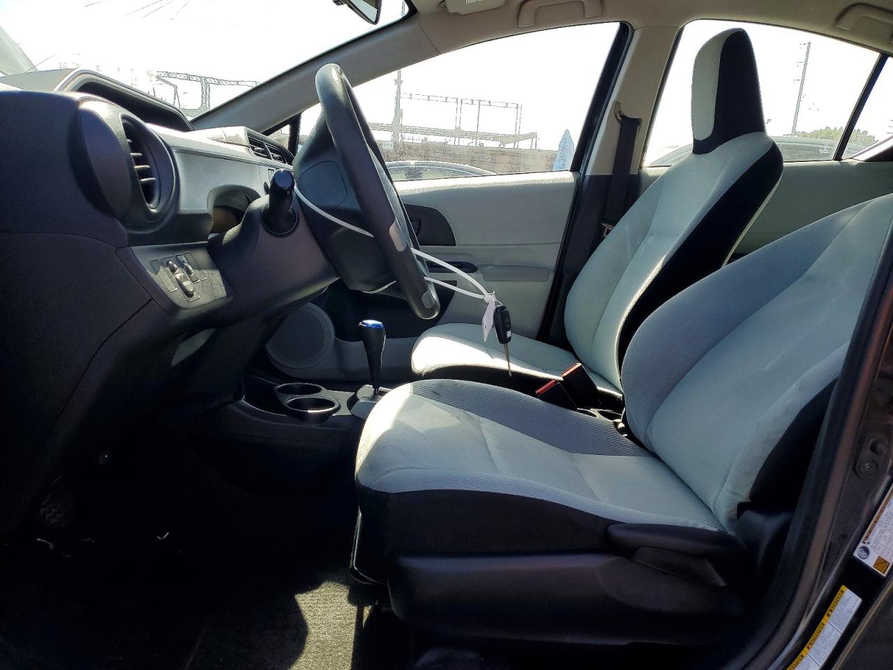 2013 TOYOTA PRIUS C ONE photo 19