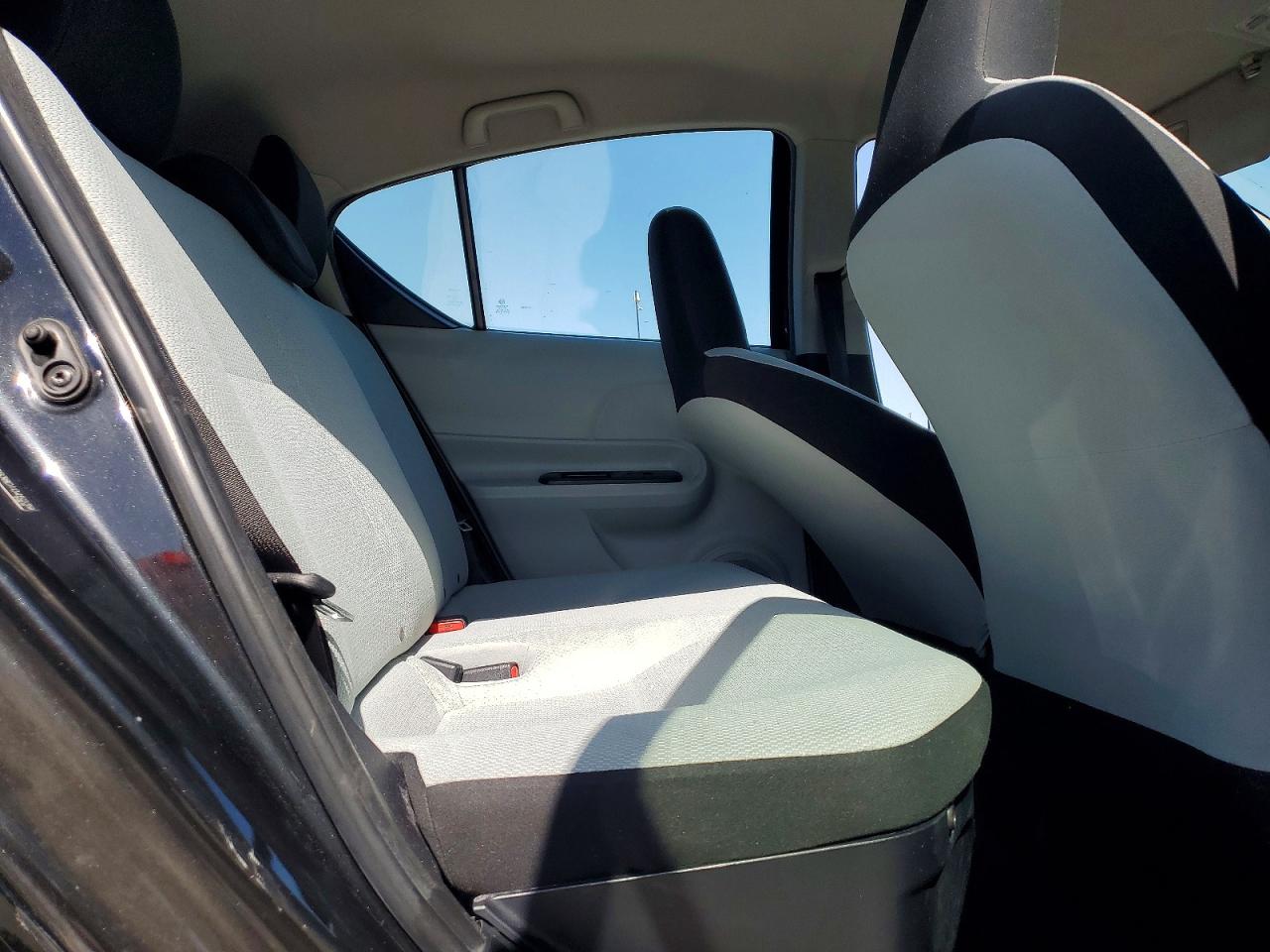 2013 TOYOTA PRIUS C ONE photo 28