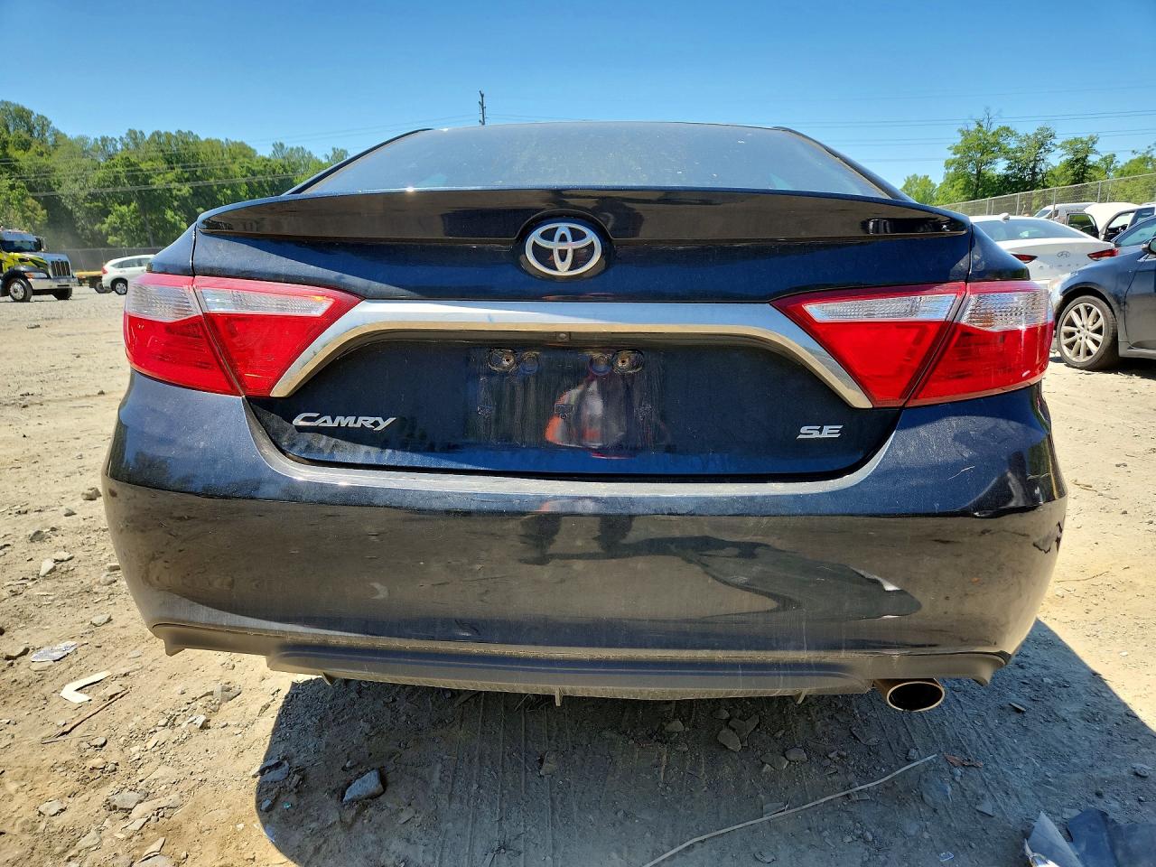 2017 TOYOTA CAMRY SE photo 6
