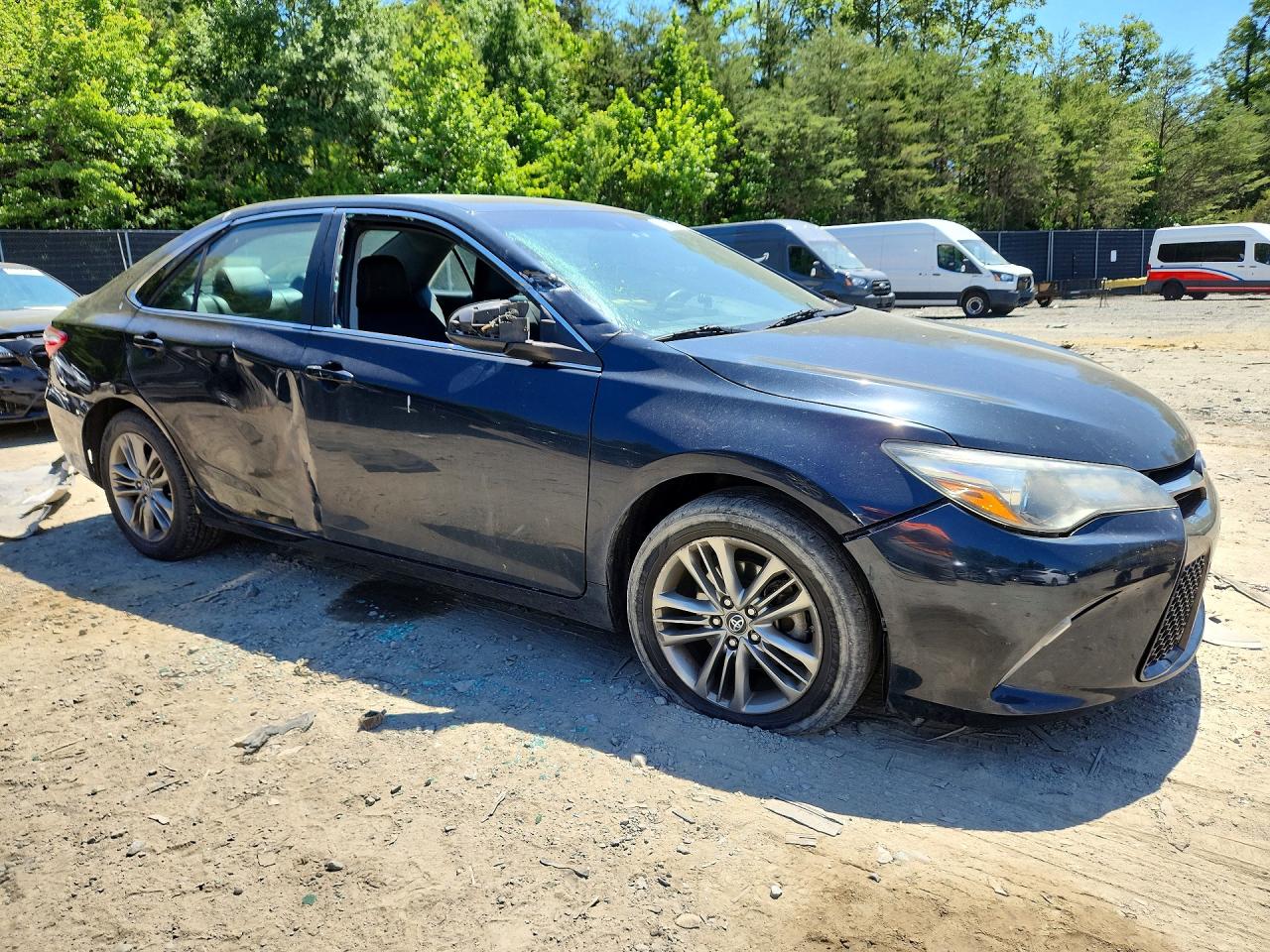 2017 TOYOTA CAMRY SE photo 4