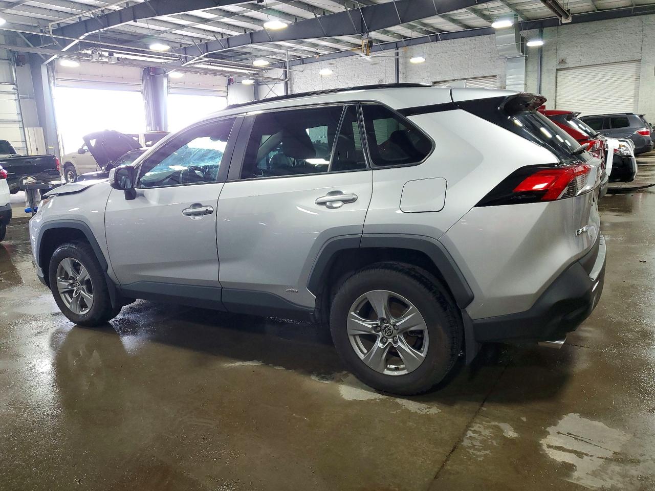 2022 TOYOTA RAV4 XLE photo 4