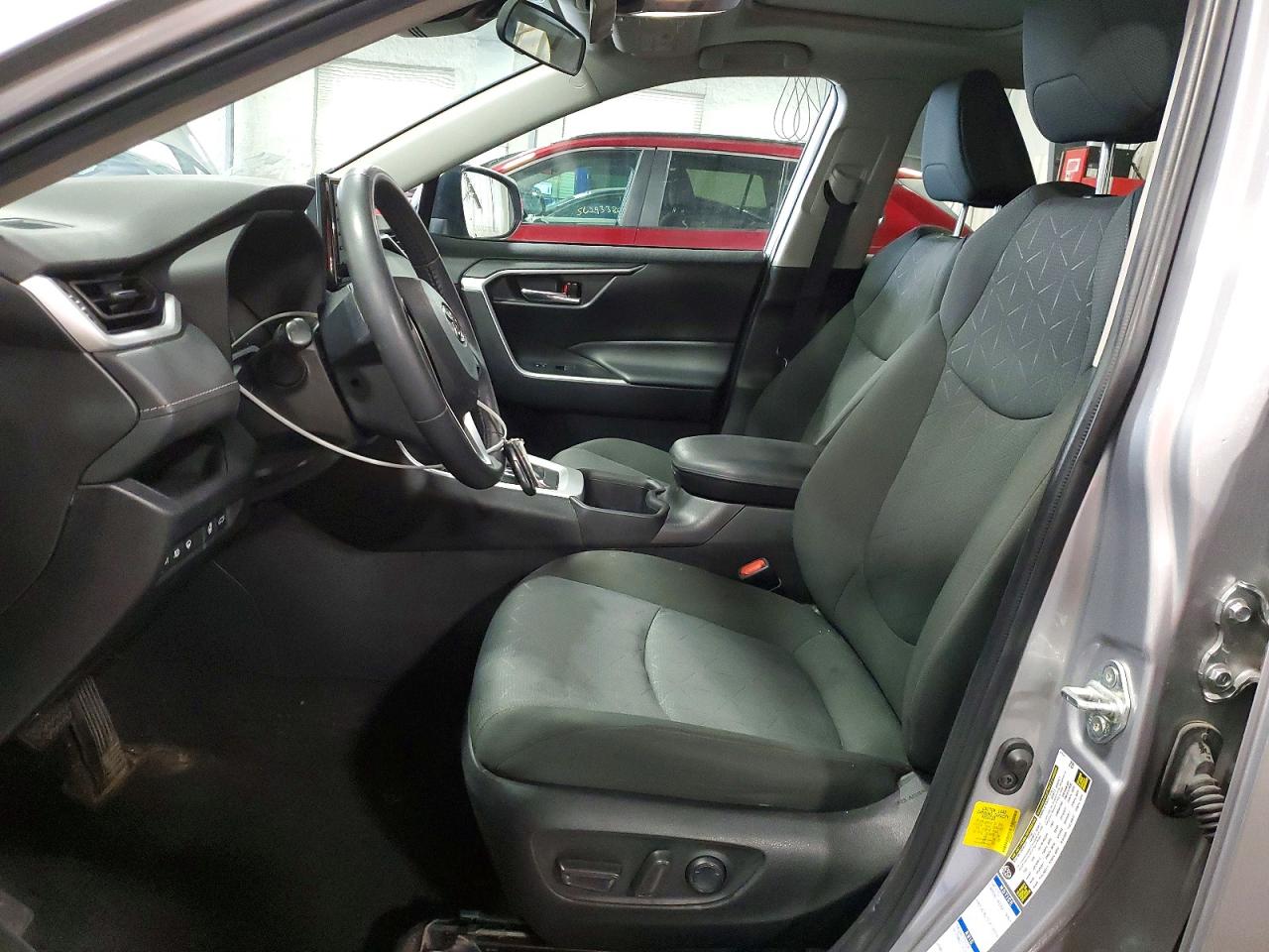 2022 TOYOTA RAV4 XLE photo 19