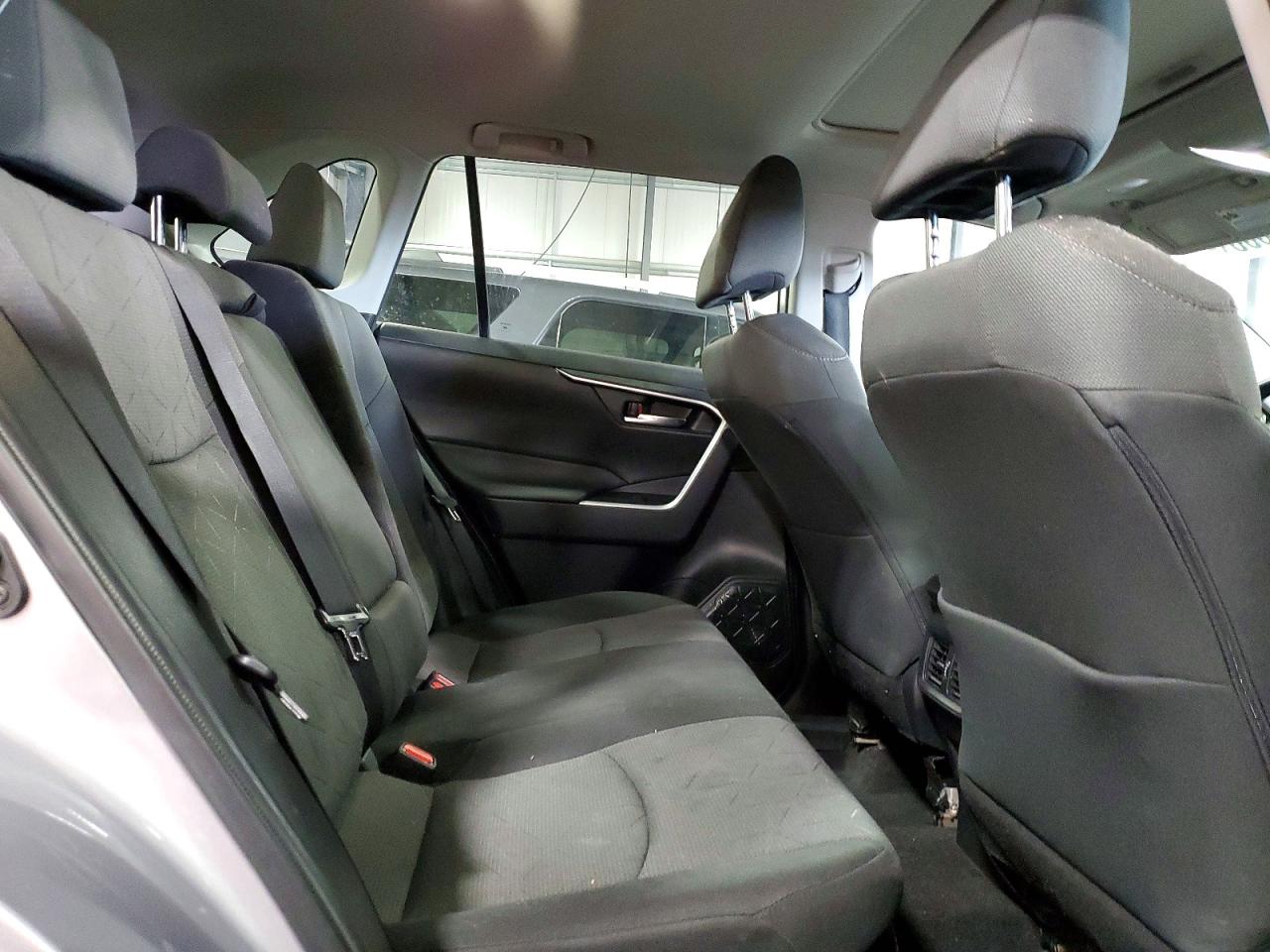 2022 TOYOTA RAV4 XLE photo 31