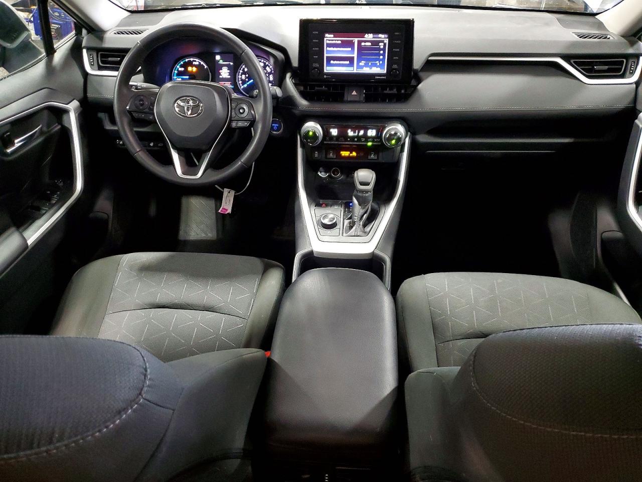 2022 TOYOTA RAV4 XLE photo 22