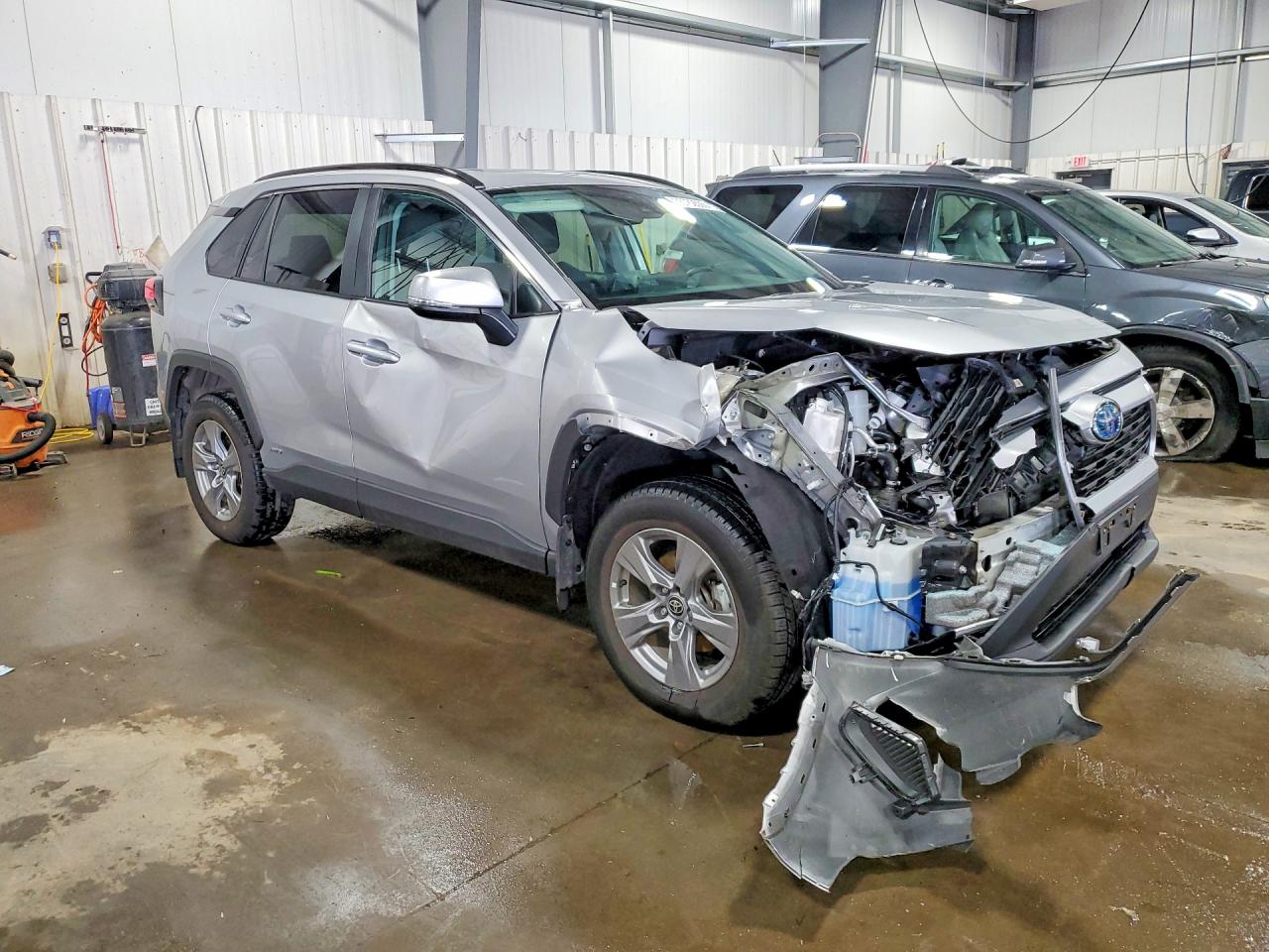 2022 TOYOTA RAV4 XLE photo 10