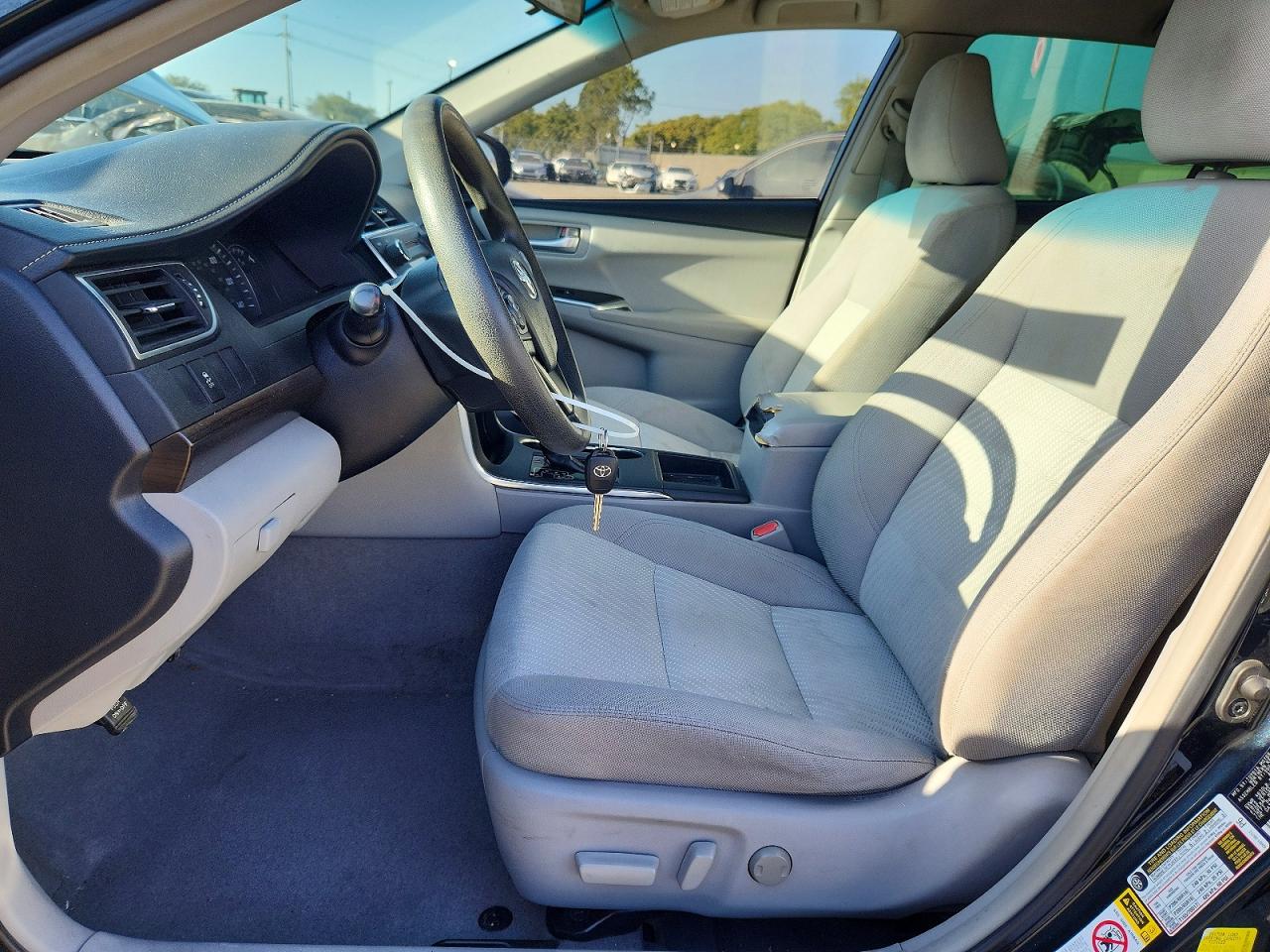 2015 TOYOTA CAMRY LE photo 19