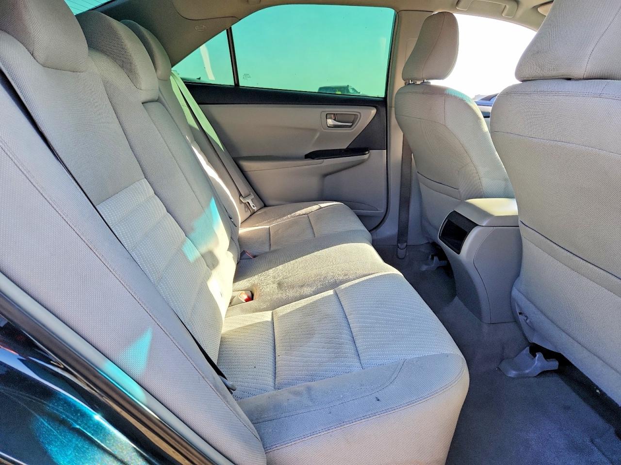 2015 TOYOTA CAMRY LE photo 28