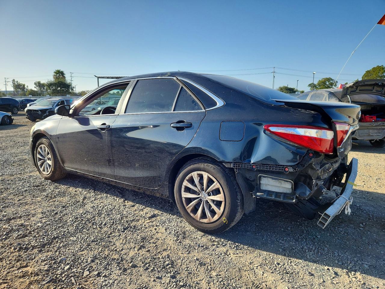 2015 TOYOTA CAMRY LE photo 4