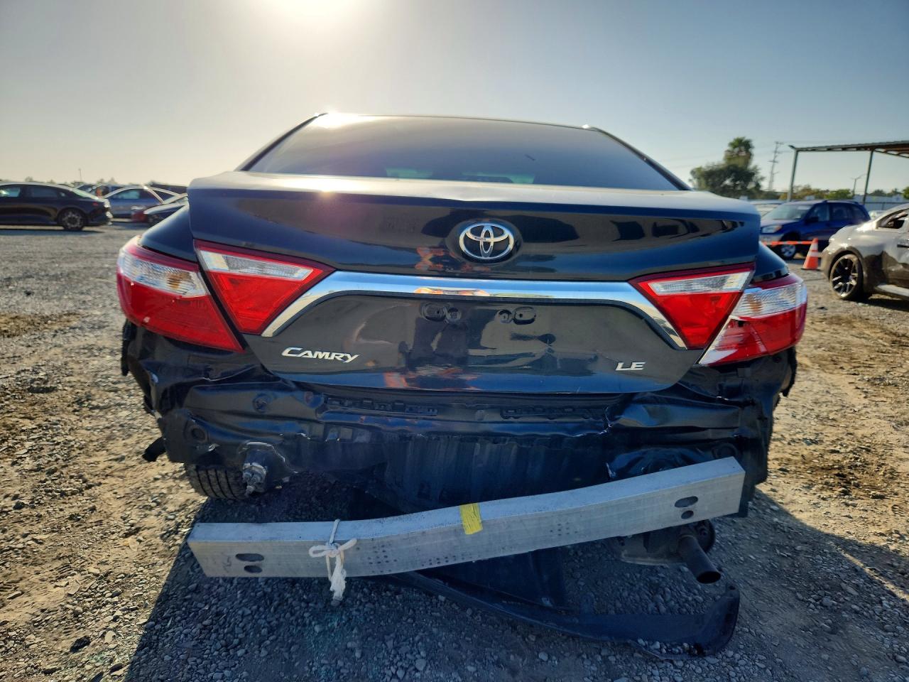 2015 TOYOTA CAMRY LE photo 16