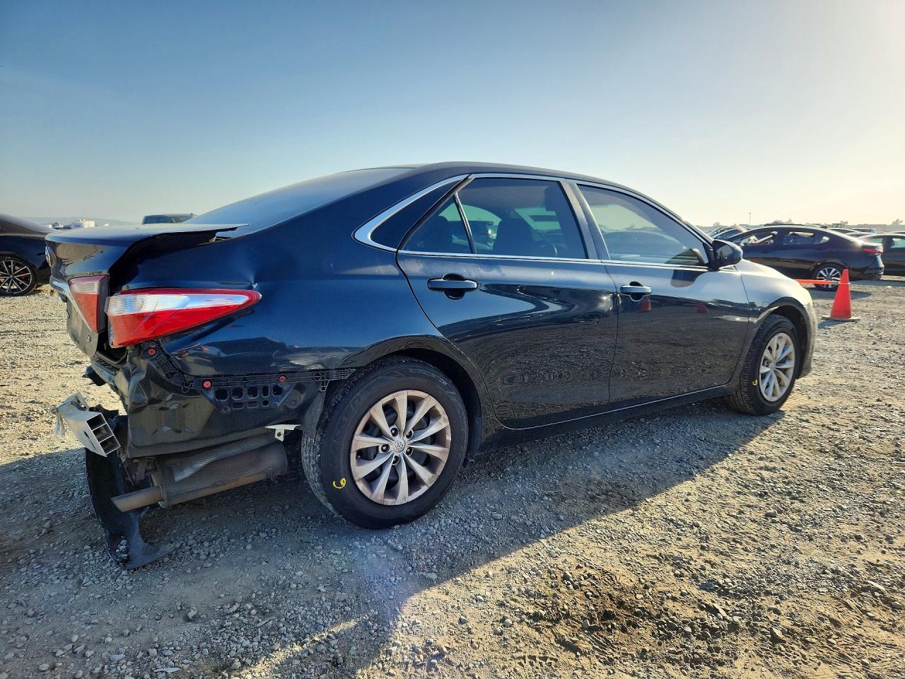 2015 TOYOTA CAMRY LE photo 7