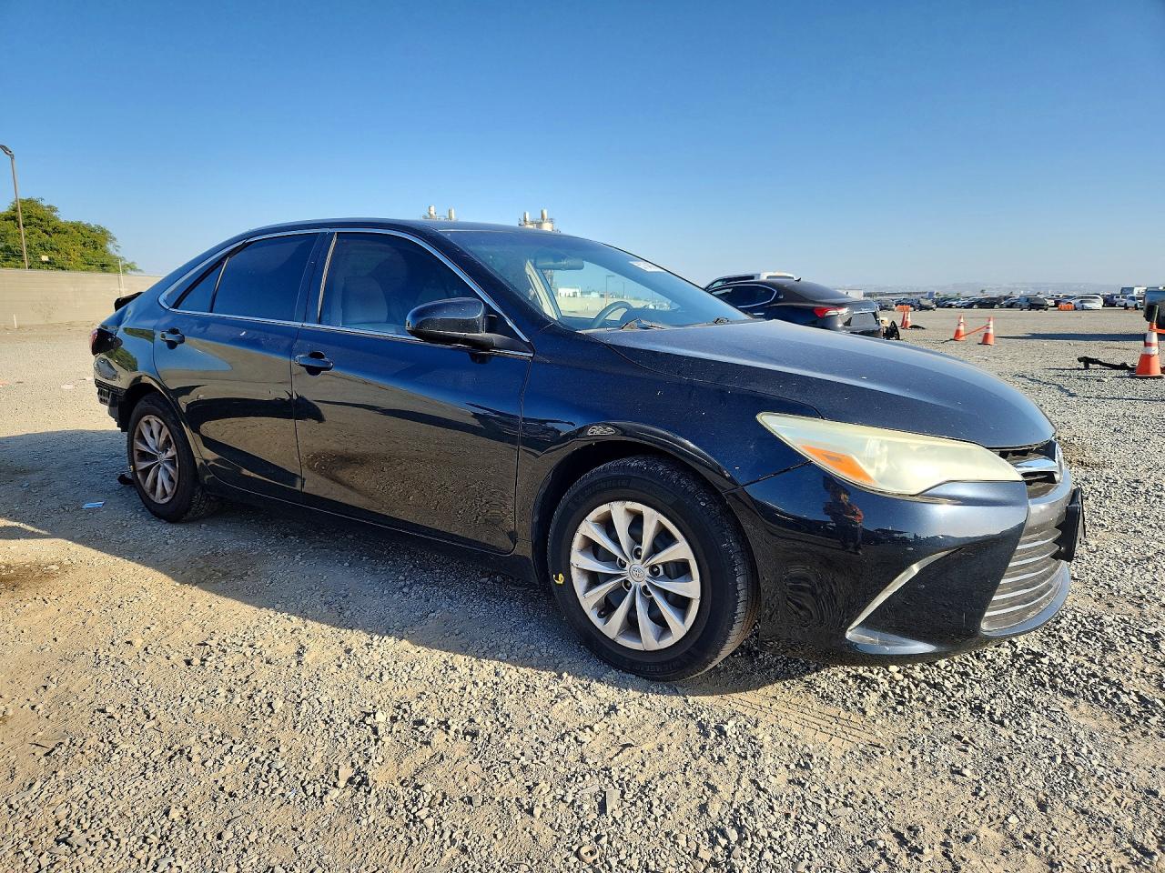 2015 TOYOTA CAMRY LE photo 10
