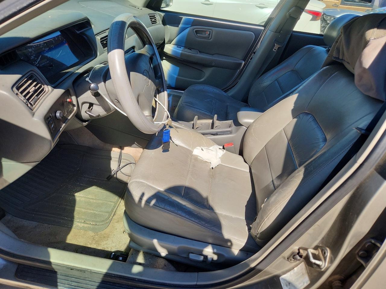 1999 TOYOTA CAMRY LE photo 13