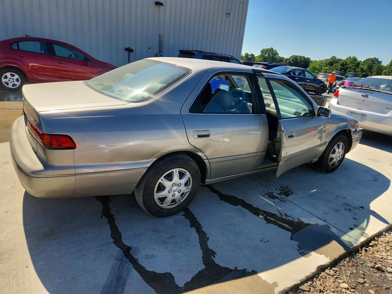 1999 TOYOTA CAMRY LE photo 5