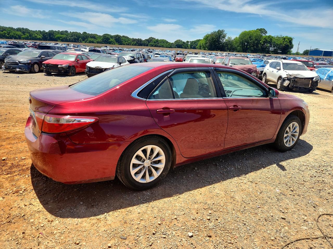 2017 TOYOTA CAMRY LE photo 3
