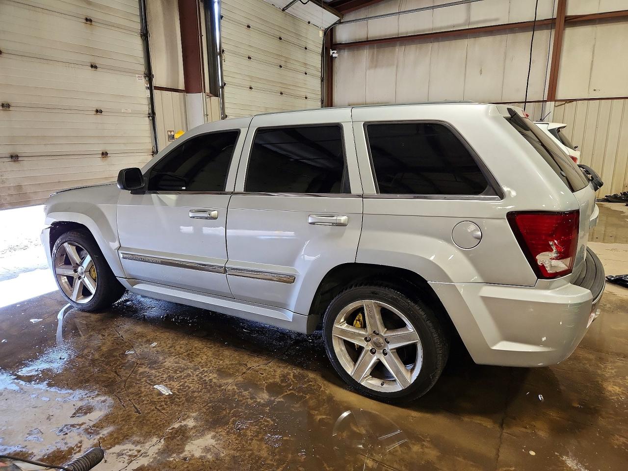 2008 JEEP GRAND CHEROKEE SRT-8 photo 3