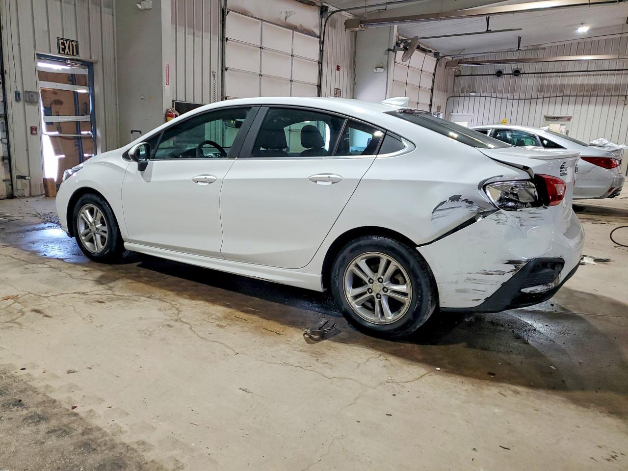 2017 CHEVROLET CRUZE LT photo 2