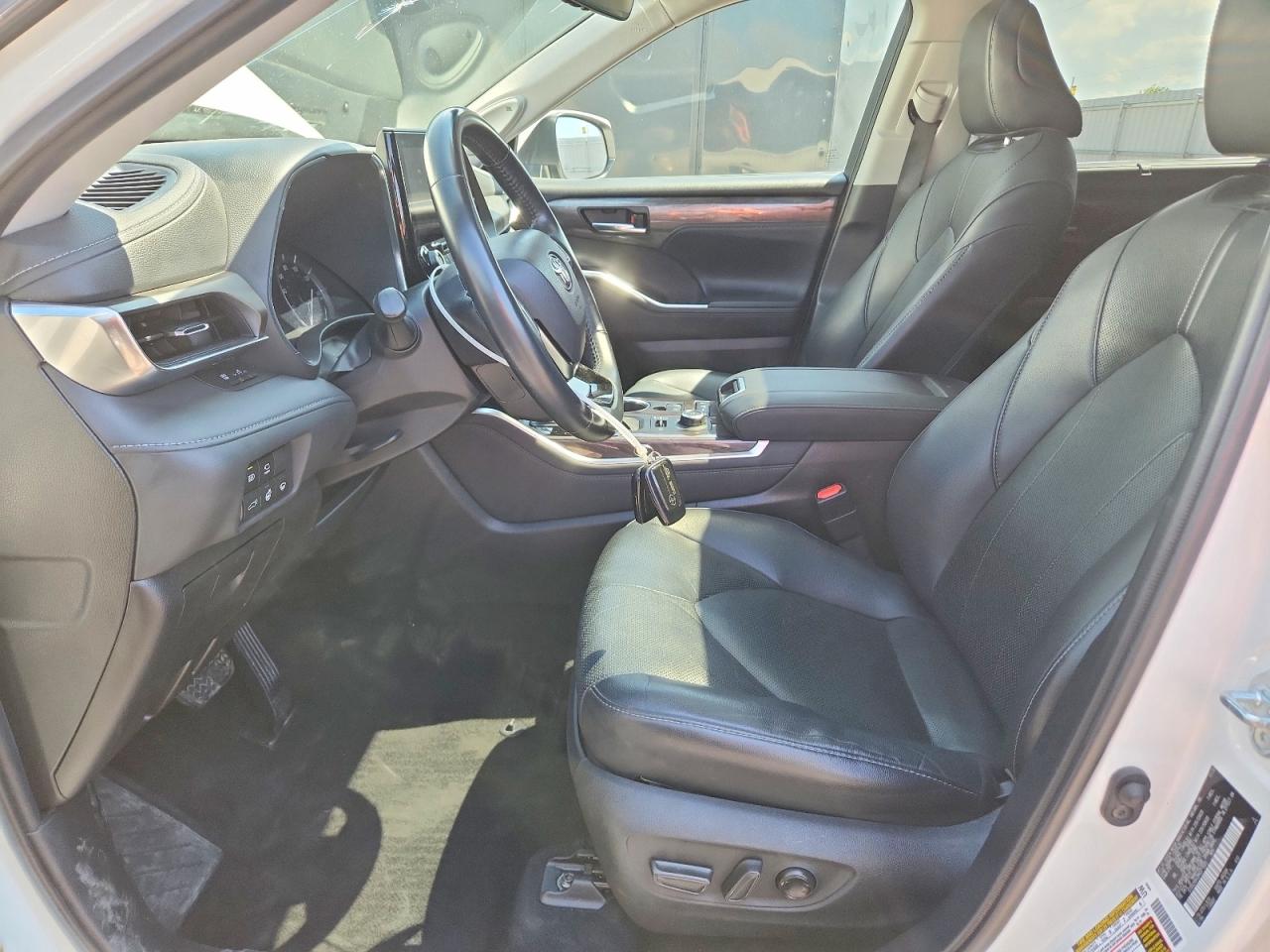 2021 TOYOTA HIGHLANDER LIMITED photo 13