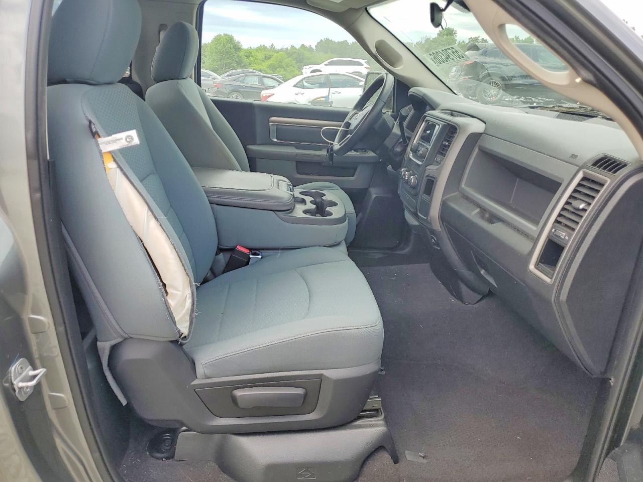2013 RAM 1500 ST photo 19