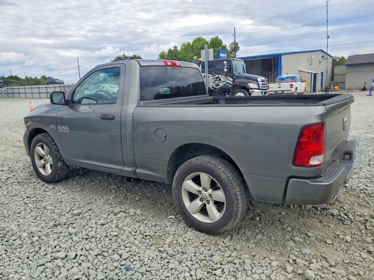 2013 RAM 1500 ST photo 3
