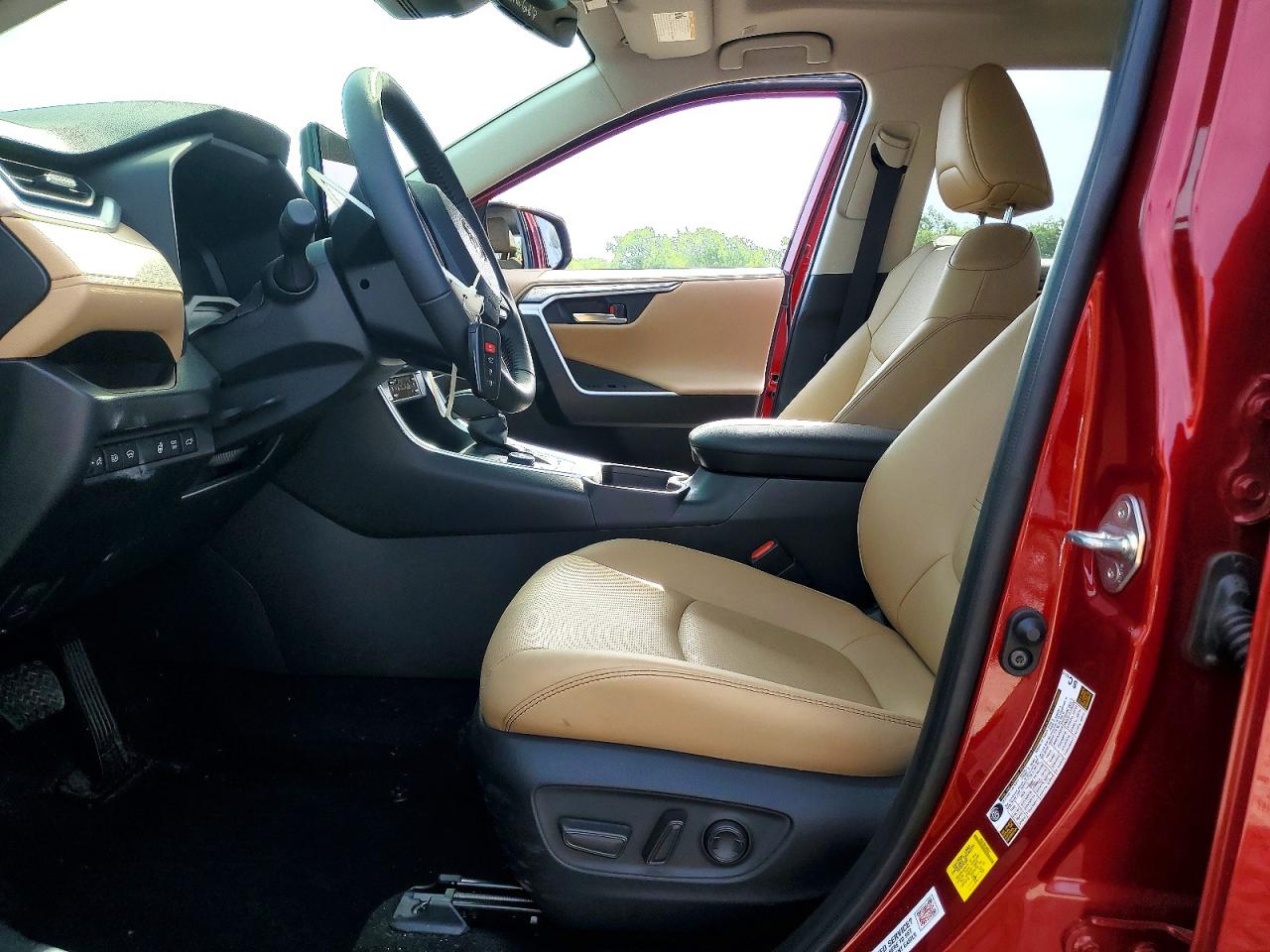 2025 TOYOTA RAV4 LIMITED photo 13