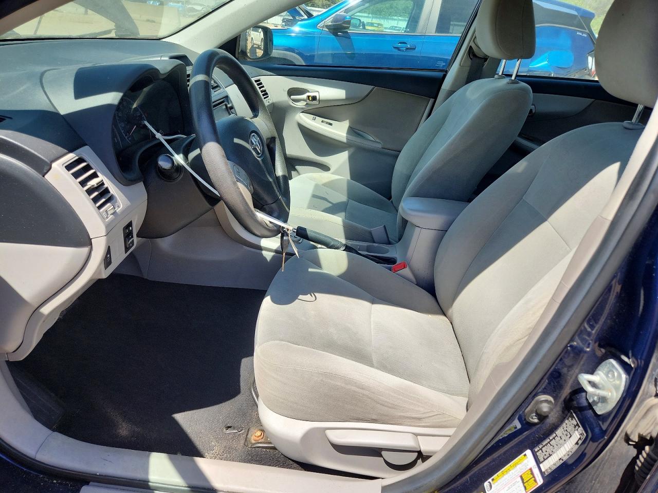 2013 TOYOTA COROLLA LE photo 13