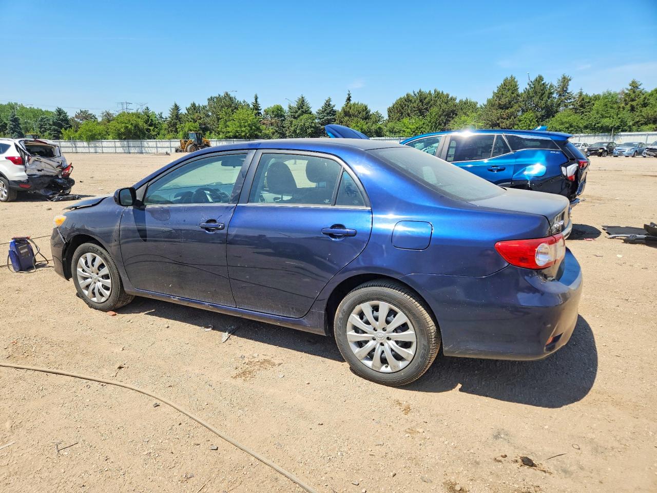 2013 TOYOTA COROLLA LE photo 3