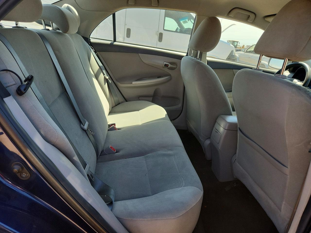 2013 TOYOTA COROLLA LE photo 19