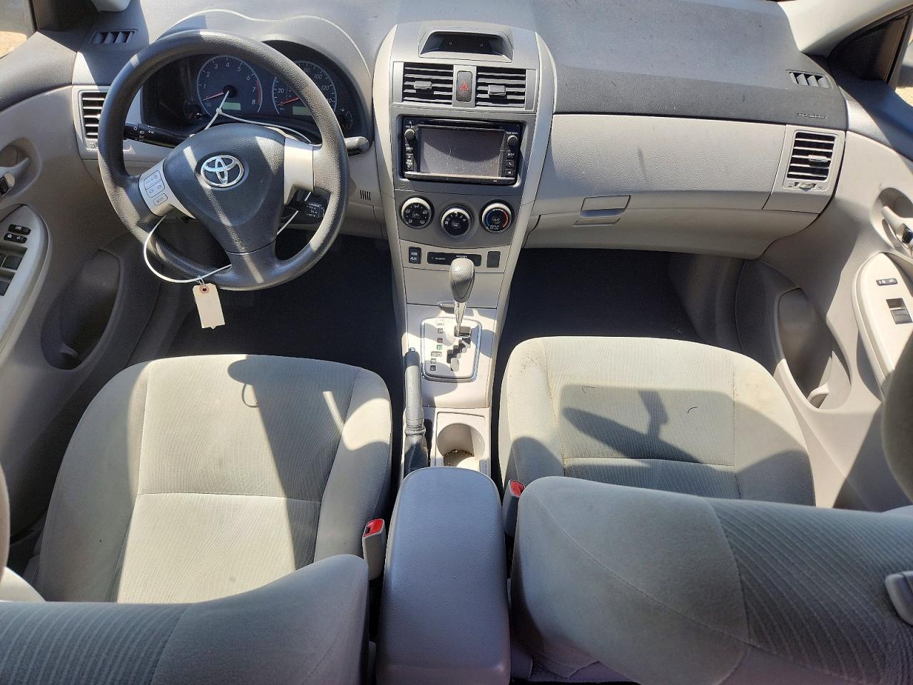 2013 TOYOTA COROLLA LE photo 15