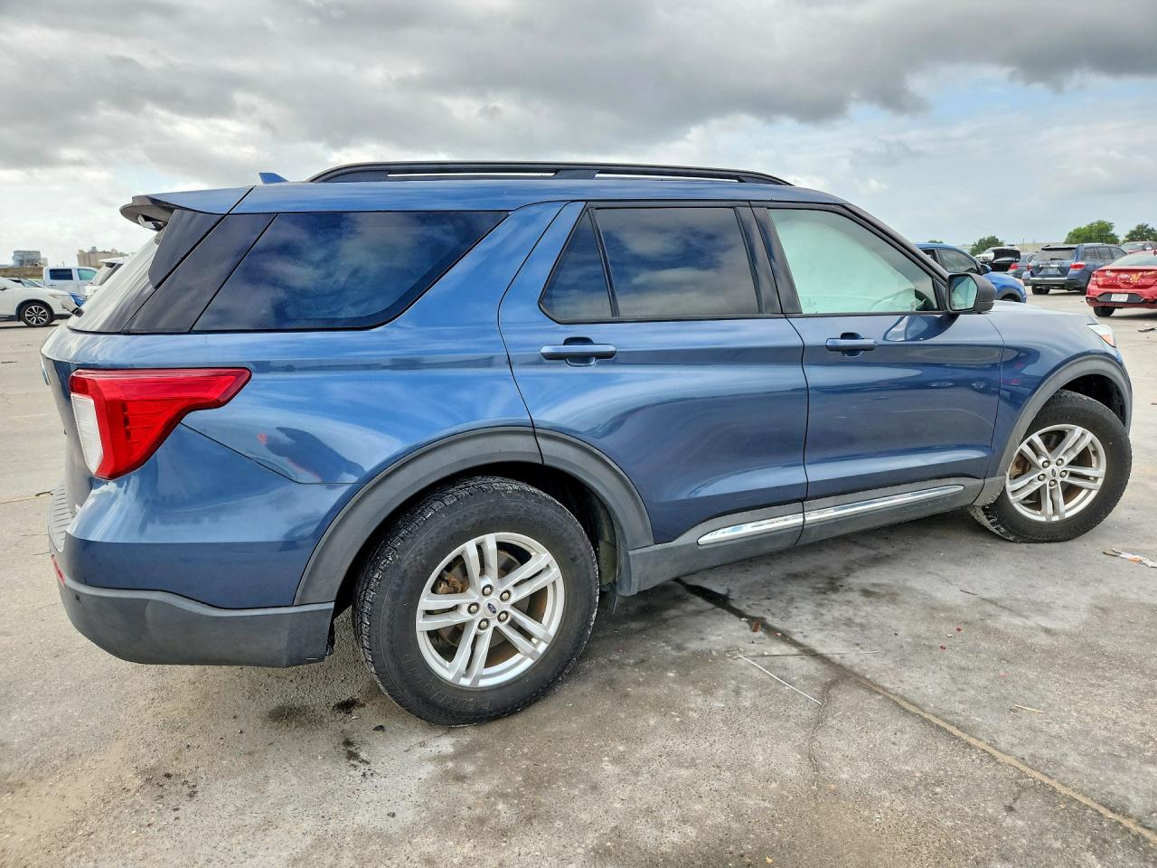 2020 FORD EXPLORER XLT photo 5