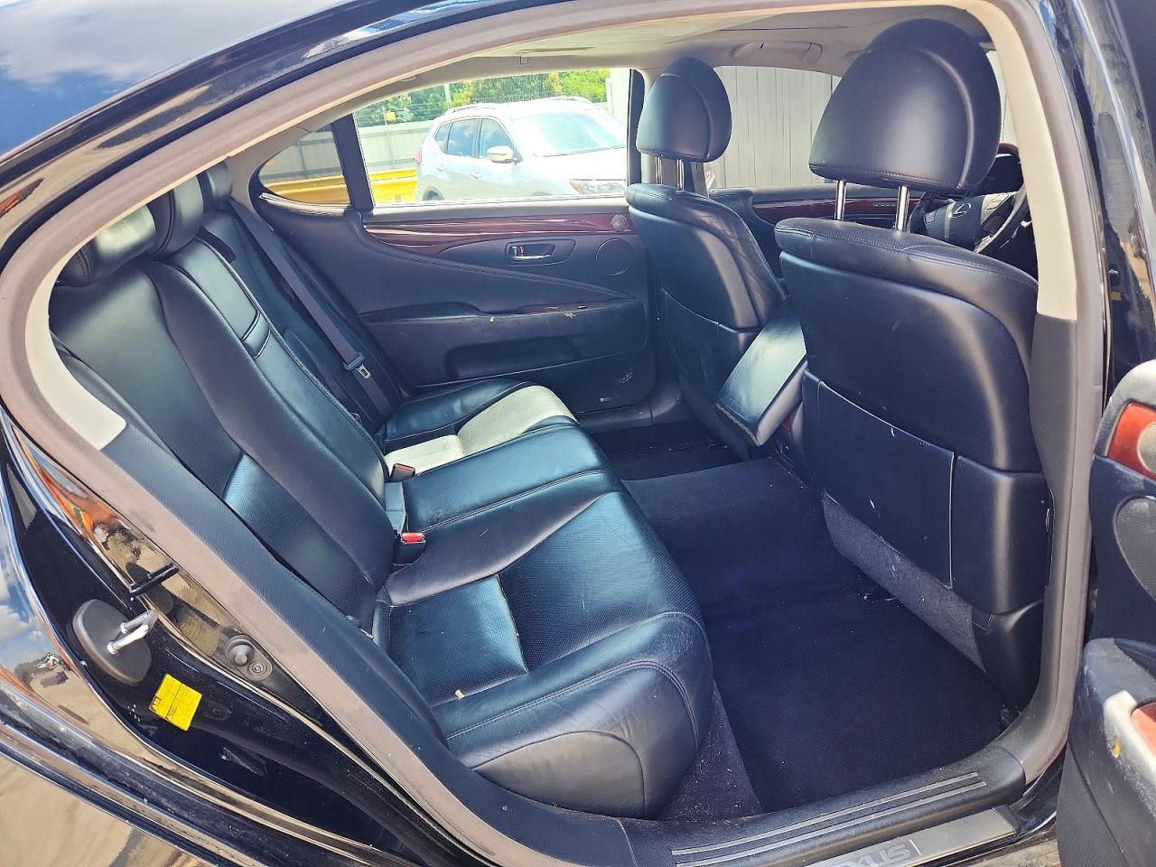 2010 LEXUS LS 460L photo 19
