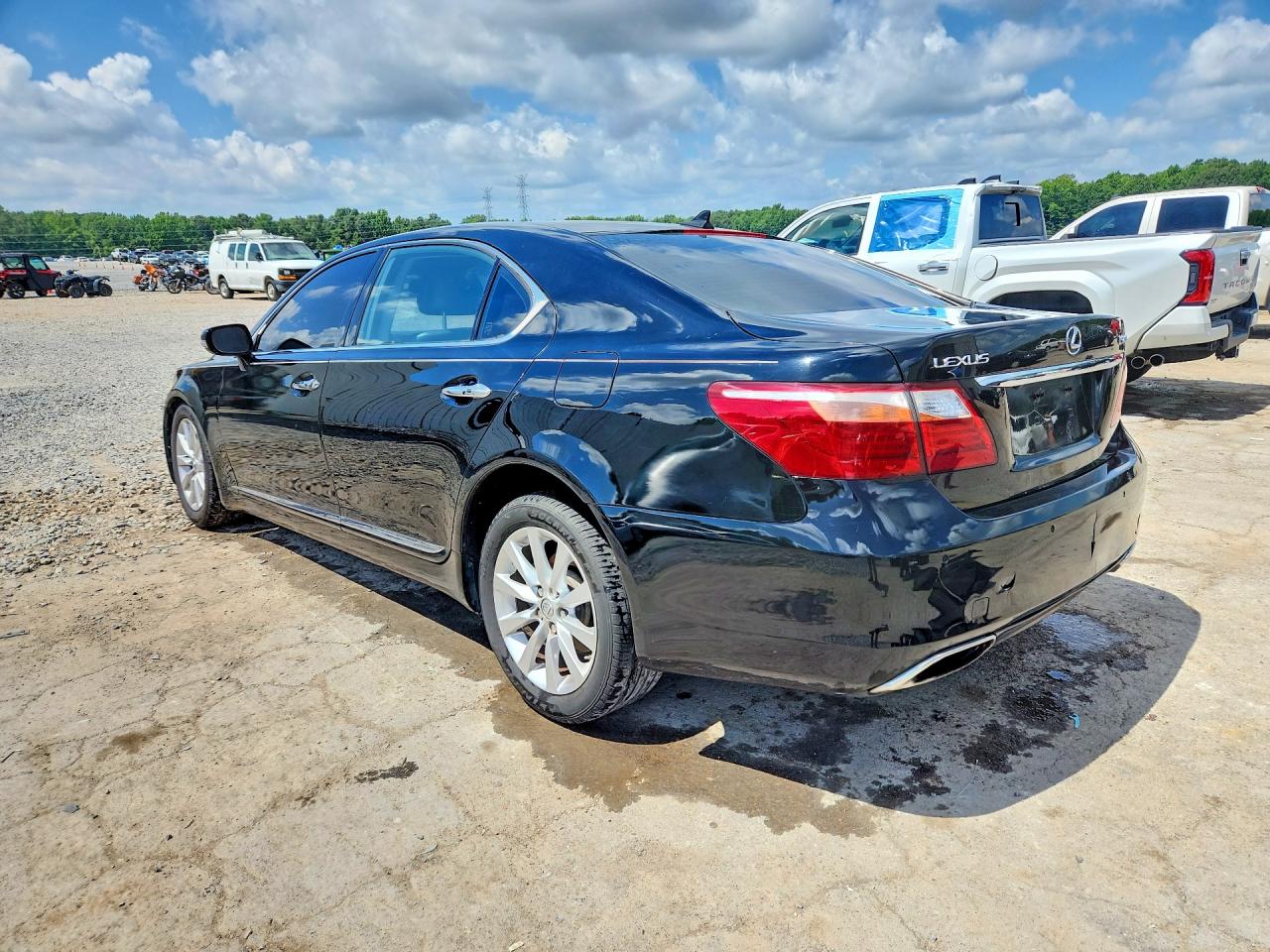 2010 LEXUS LS 460L photo 3