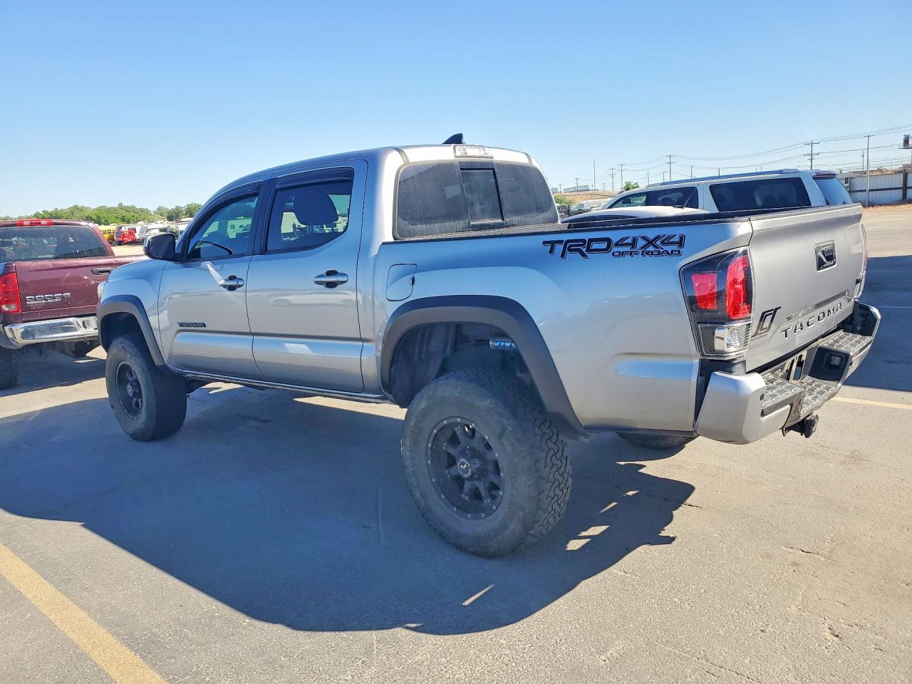 2017 TOYOTA TACOMA TRD OFF-ROAD photo 3