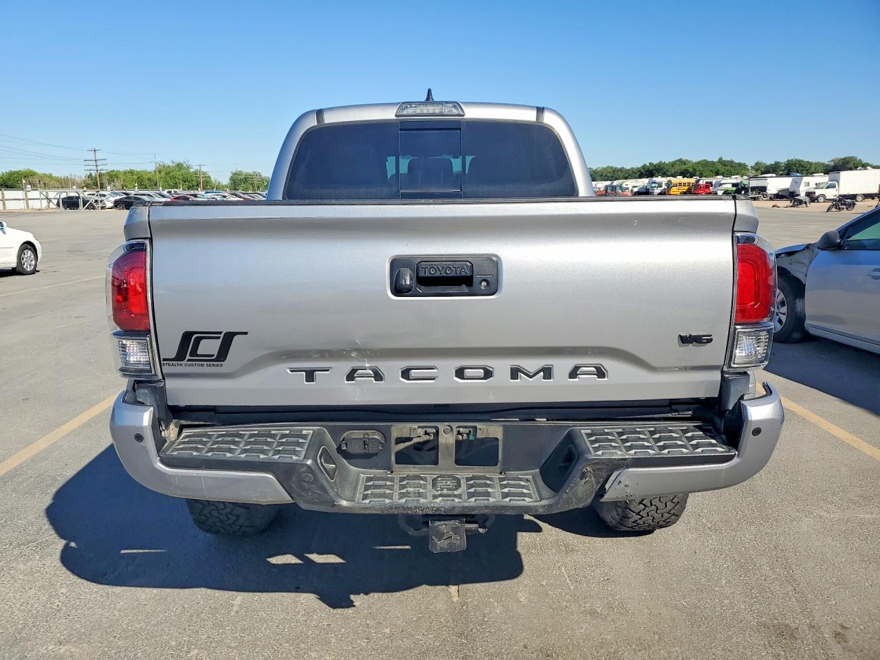 2017 TOYOTA TACOMA TRD OFF-ROAD photo 11