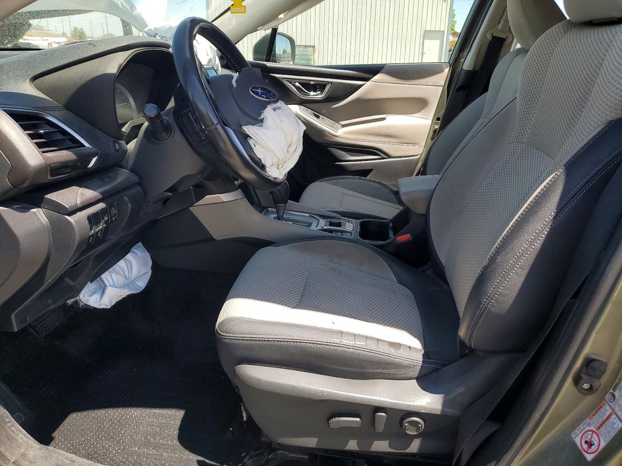 2019 SUBARU FORESTER photo 19