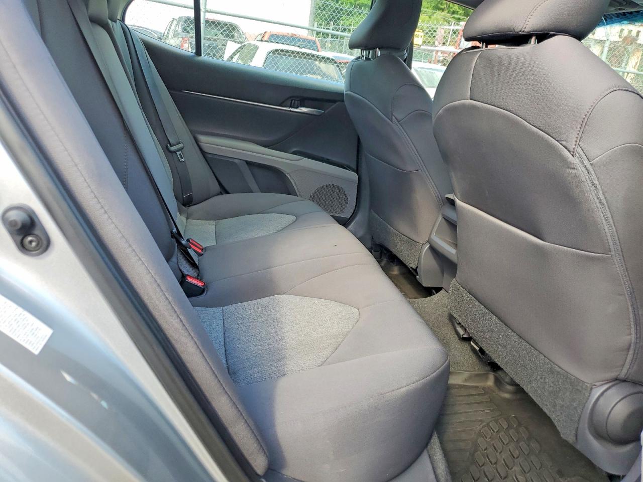 2018 TOYOTA CAMRY LE photo 10